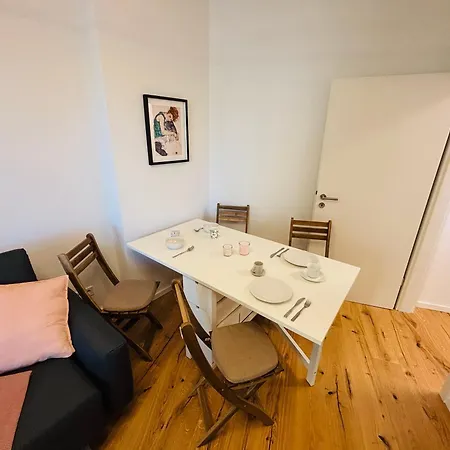 Charmante Im Herzen Von Apartment Berlin